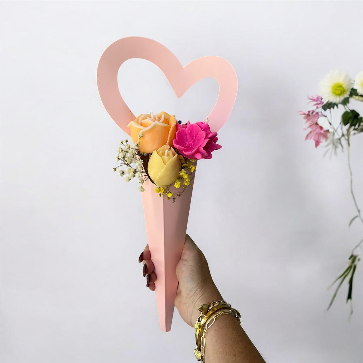 Ramo de flores velas aromáticas. Un detalle delicado y lleno de amor
