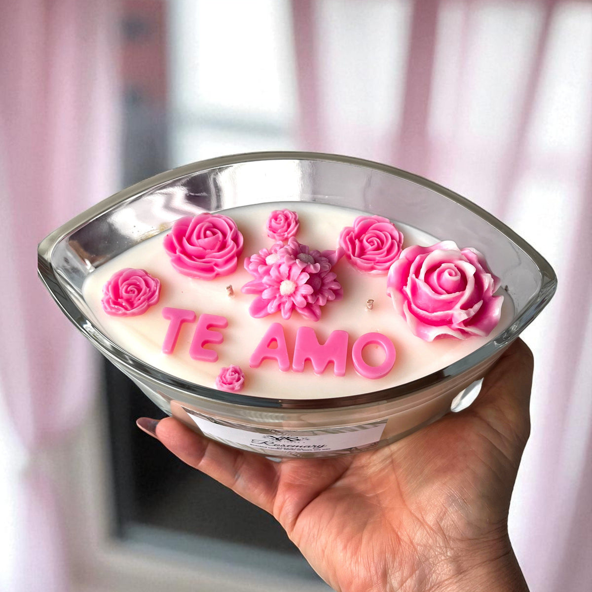 Vela decorativa adornada con un lindo mensaje “Te Amo"