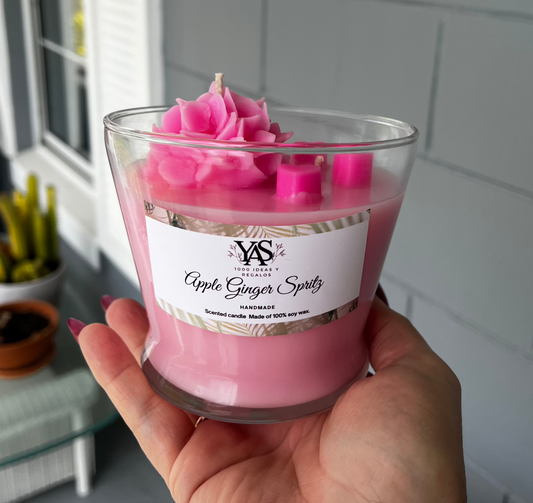 Vela aromática con tonos rosados.