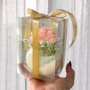 Vela decorativa de soya con flor de peonía – en frasco redondo con caja de regalo.