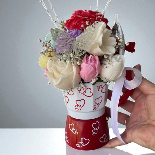 Cafetera con ramo de cera en surtida en colores y aromas florales