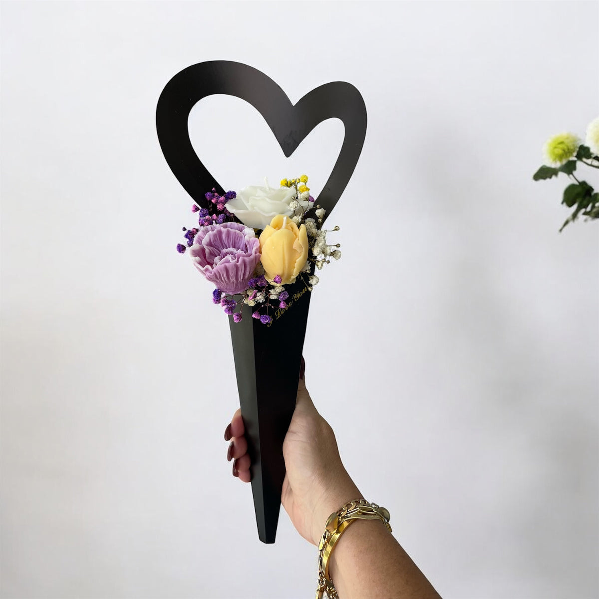 Ramo de flores velas aromáticas. Un detalle delicado y lleno de amor