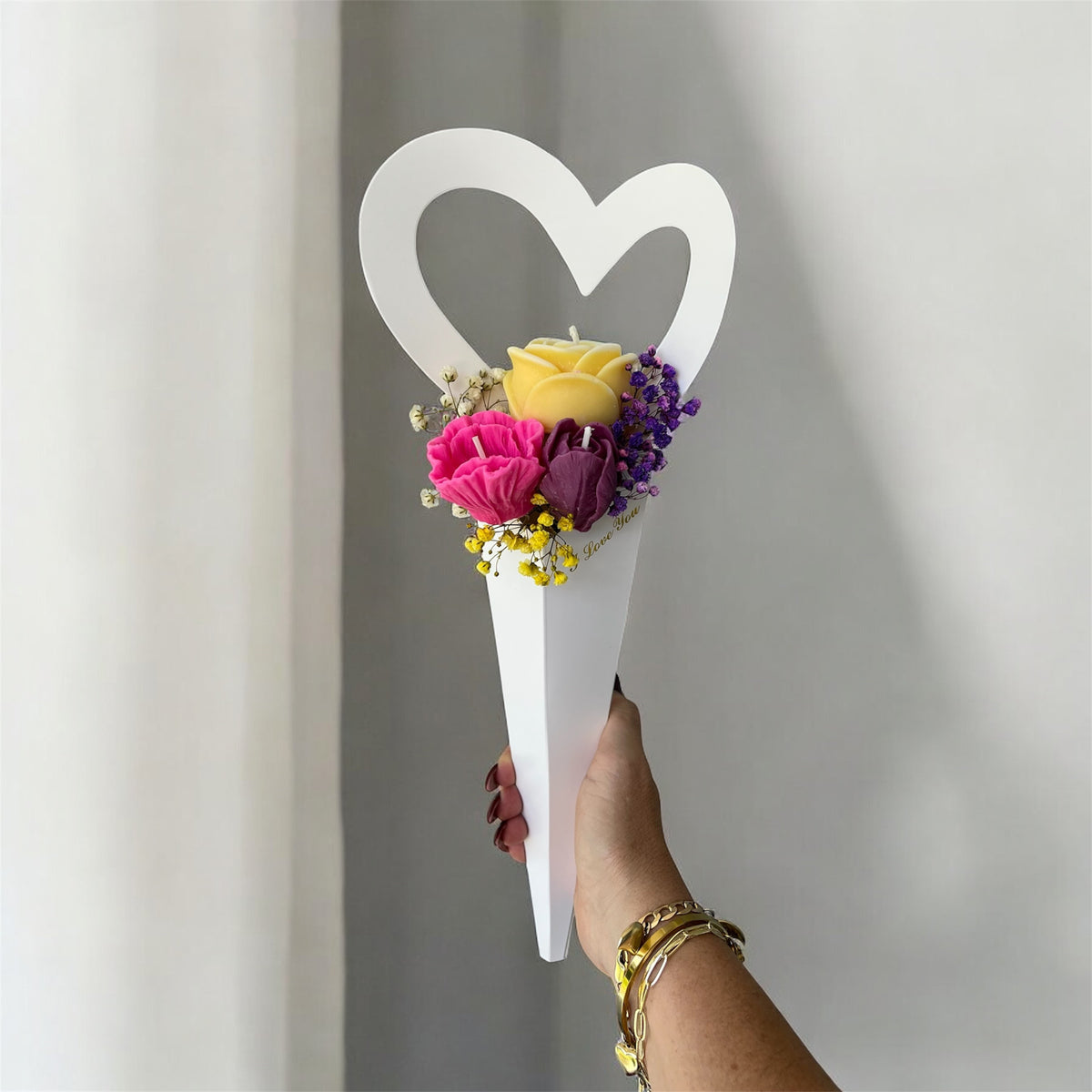 Ramo de flores velas aromáticas. Un detalle delicado y lleno de amor