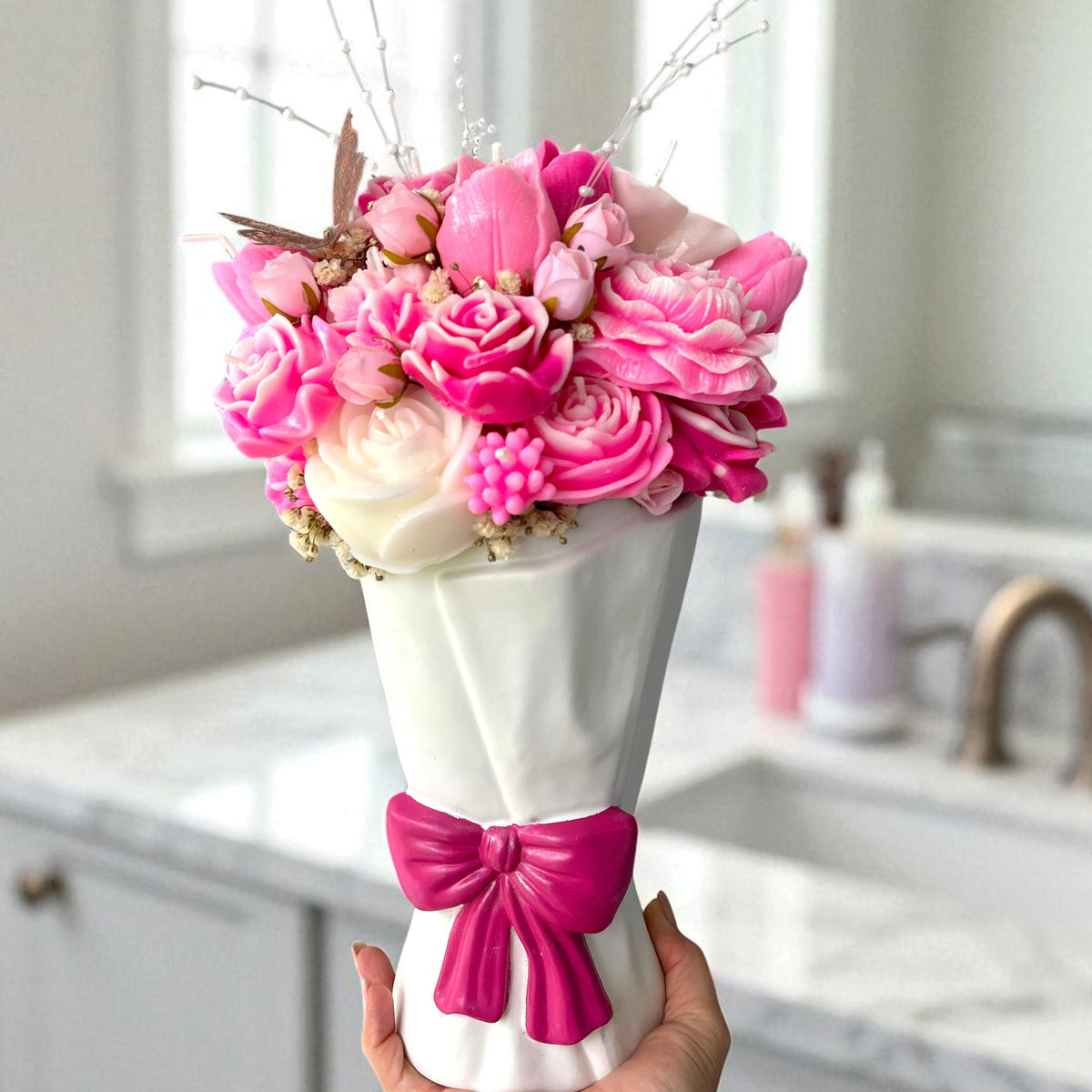 Ramo de flores de cera estilo Coquette.